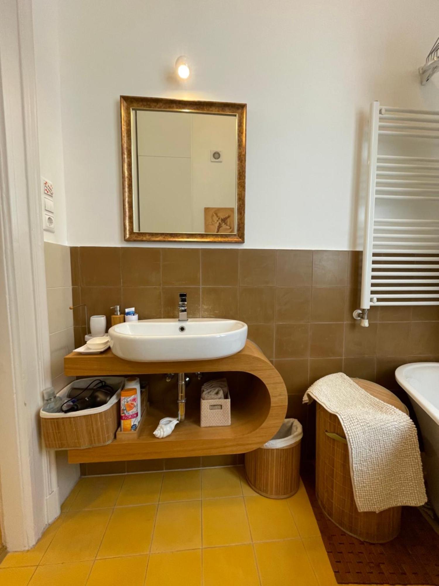 Amber Pearl Apartment 2 Rooms And 2 Bathrooms At Kalvin Square 부다페스트 외부 사진