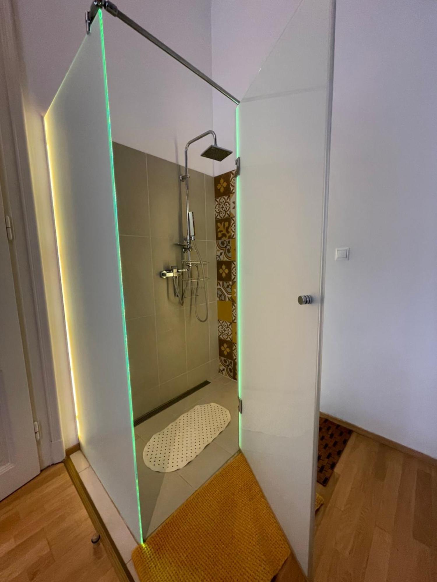 Amber Pearl Apartment 2 Rooms And 2 Bathrooms At Kalvin Square 부다페스트 외부 사진